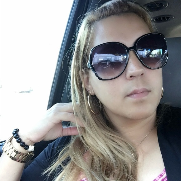 Meet your Posher, Anisley - Picture 2 of 2